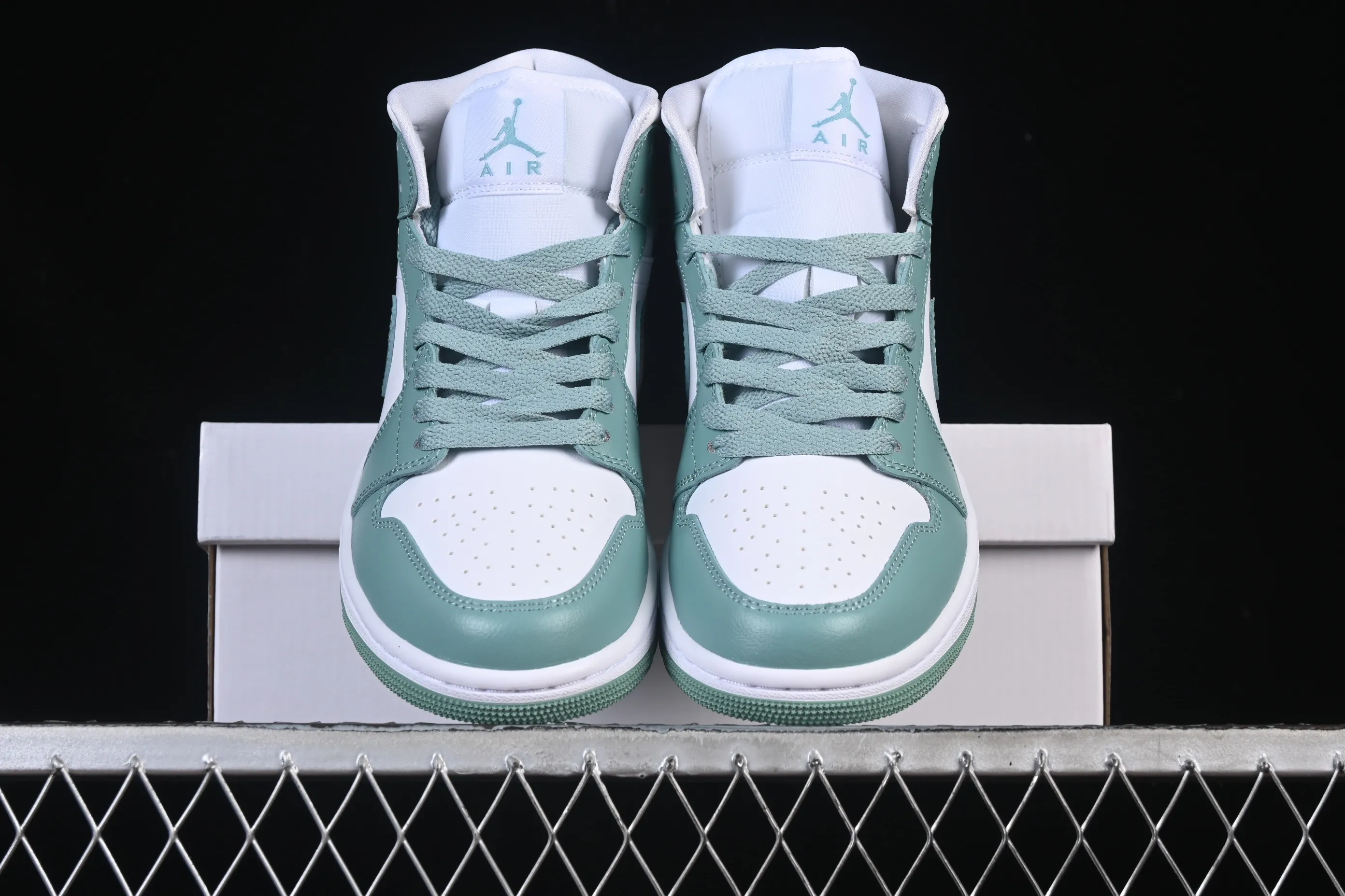 All categories Air Jordan Jordan series basketball shoes Air Jordan 1 Mid G version pure original Air Jordan 1 Mid "Jade Smoke" AJ1 Joe 1 smoke gray jade BQ6472-138